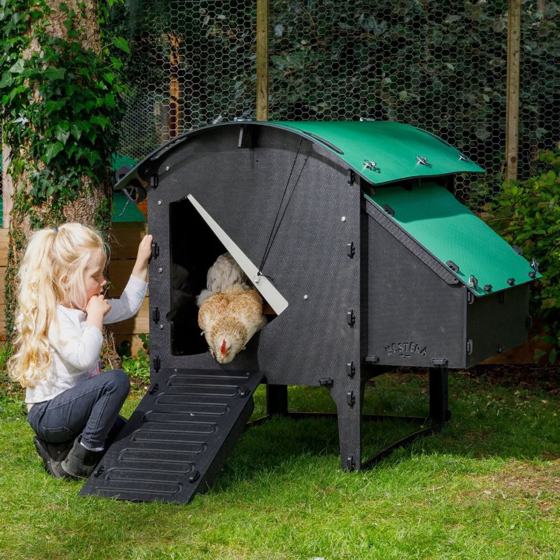 Nestera Nestera Elevated Lodge Chicken Coop, Medium: 3 to 9 Chicken Capacity, waterproof roof